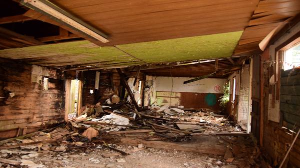 Die Standfestigkeit des Gebäudes ist heute nicht mehr gewährleistet, daher sollte man bei jedem seiner Schritte besonders Acht geben.