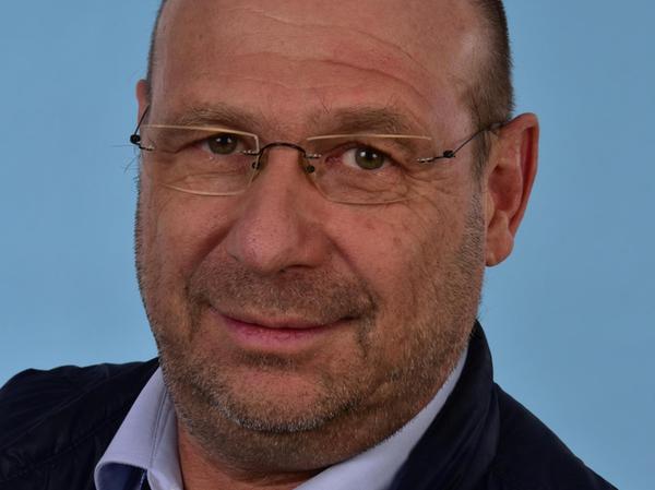 Der Pädagoge Stefan Bühler, 63, ist Lehrer an der Ernst-Penzoldt-Mittelschule Erlangen mit Sitz in Spardorf und Vorsitzender des Kreisverbands Erlangen des Bayerischen Lehrerinnen- und Lehrerverbandes.