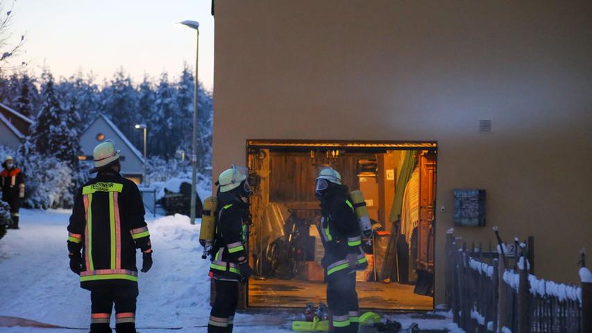 Pyrbaums Feuerwehr löscht Kaminbrand in Oberhembach