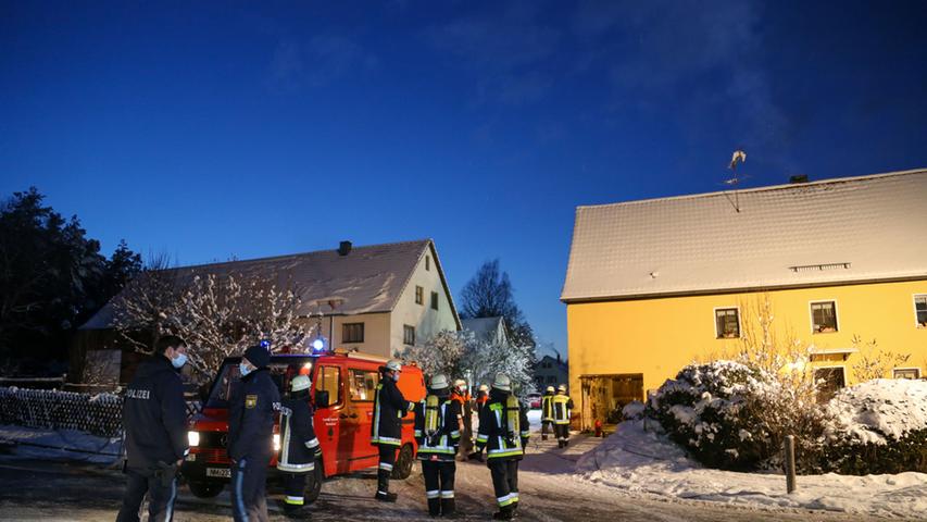 Pyrbaums Feuerwehr löscht Kaminbrand in Oberhembach