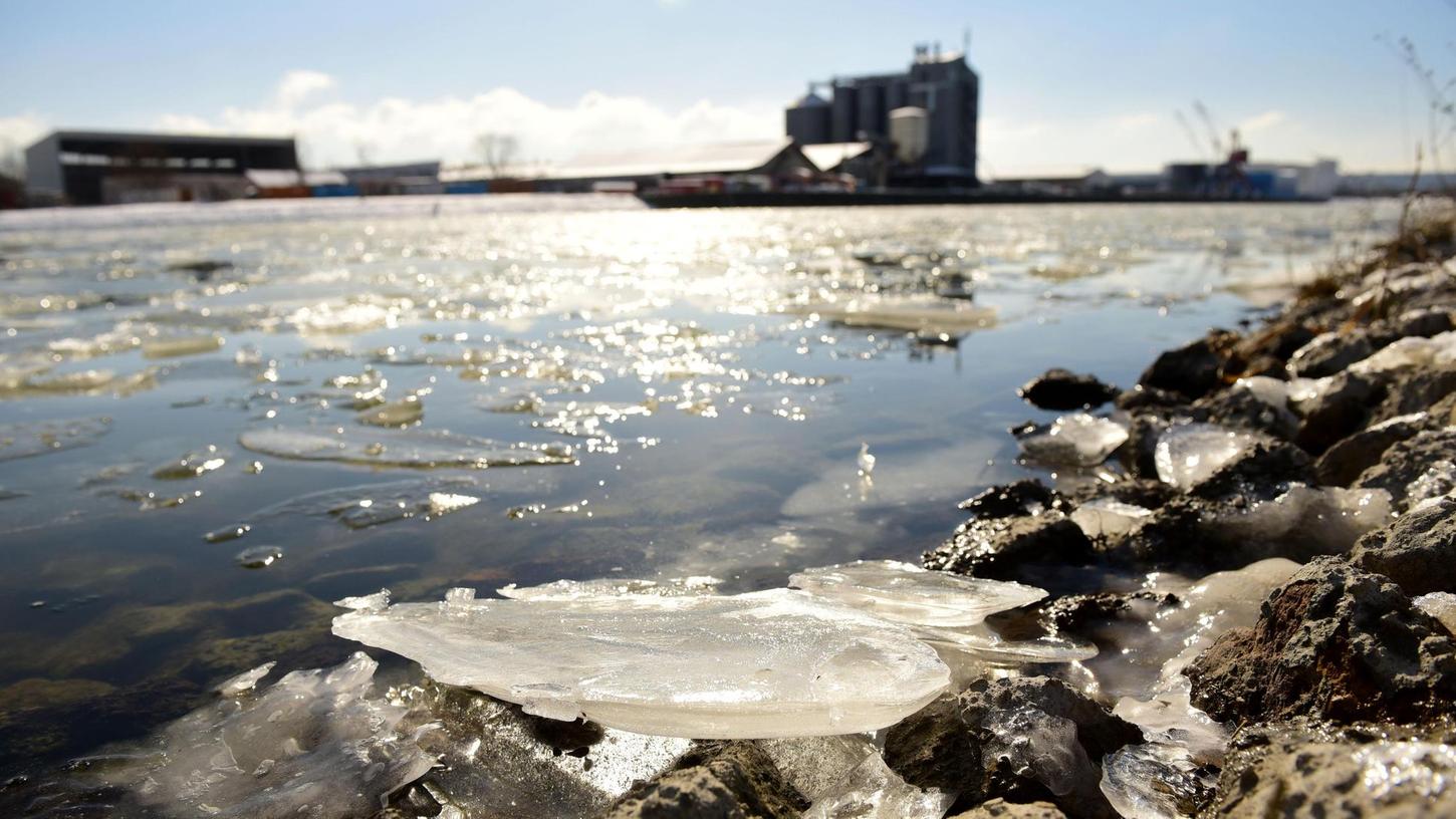 Trügerisches Eis: Gefahr am Main-Donau-Kanal