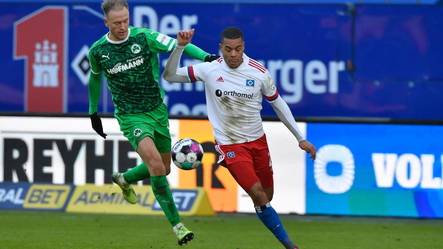 Erkämpfter Punkt im Volkspark: Trotz Unterzahl nach einer Gelb-Roten Karte gegen Sebastian Ernst spielt das Kleeblatt unentschieden gegen den Hamburger SV.