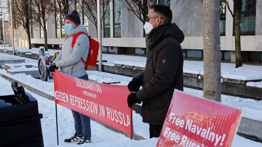 Solidarität mit Nawalny: Nürnberger demonstrieren am Kornmarkt