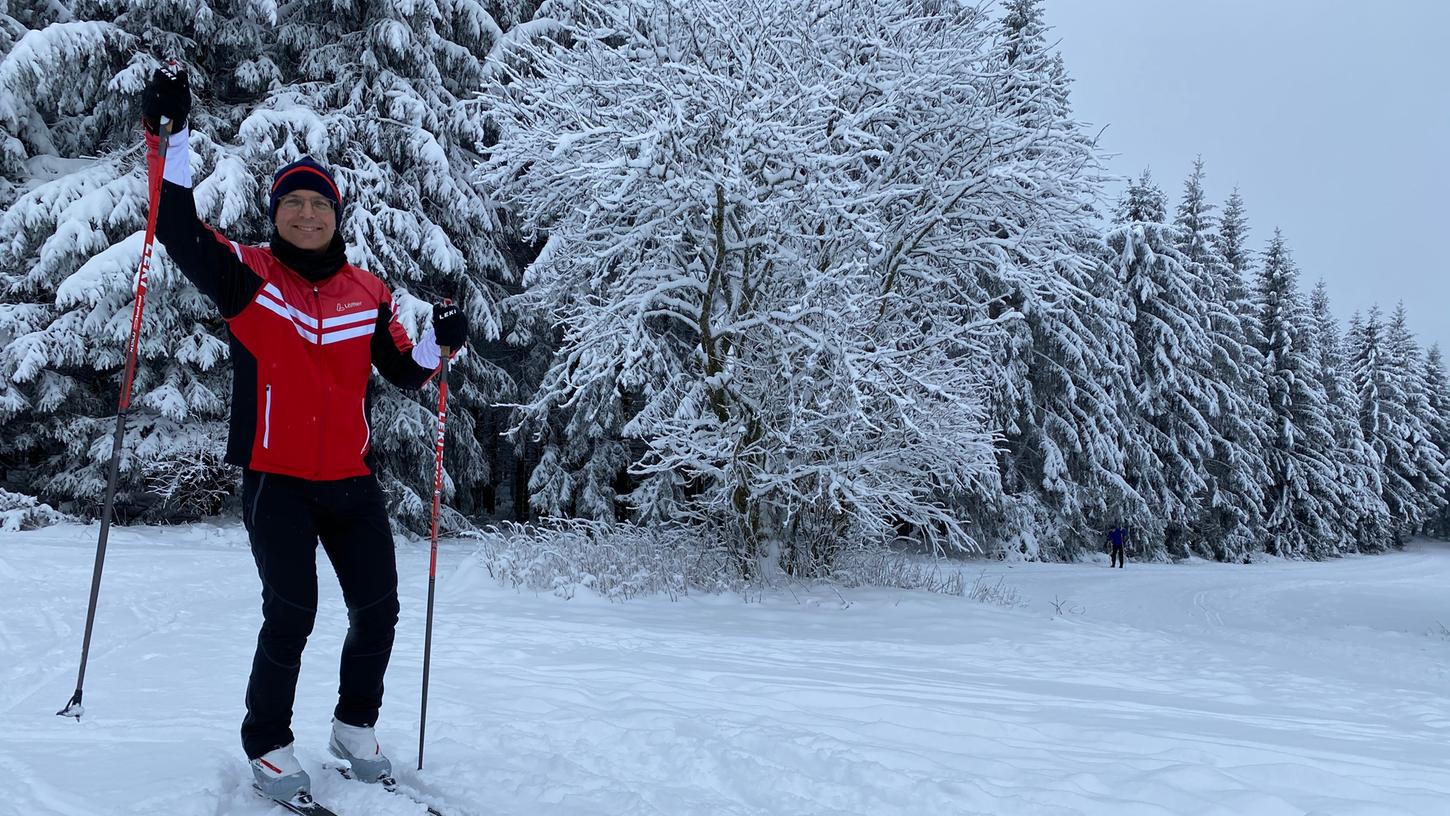 Seit drei Jahren ist Jochen Jäger (55) Übungsleiter für Skilanglauf beim Deutschen Alpenverein (DAV), Sektion Fürth. Er stellt fest, dass dieser Sport attraktiv ist wie lange nicht. Der DAV bietet auch für Nürnberger Ausfahrten und Intensivkurse an. Und egal, ob Langlauf-Anfänger oder Fortgeschrittene, Hauptsache sei, so Jäger, dass es Spaß macht. Seit drei Jahren ist Jochen Jäger (55) Übungsleiter für Skilanglauf beim Deutschen Alpenverein (DAV), Sektion Fürth. Er stellt fest, dass dieser Sport attraktiv ist wie lange nicht. Der DAV bietet auch für Nürnberger Ausfahrten und Intensivkurse an. Und egal, ob Langlauf-Anfänger oder Fortgeschrittene, Hauptsache sei, so Jäger, dass es Spaß macht.