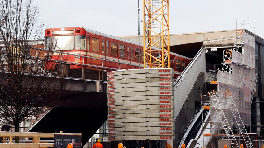 Da auch Gleise, Elektrik und andere technische Anlagen erneuert werden, muss der U-Bahnverkehr auf der Hochbahnstrecke für einige Monate eingestellt werden. Die umfangreichen Sanierungsarbeiten sollen laut Planungen der VAG im Jahr 2023 beendet sein.