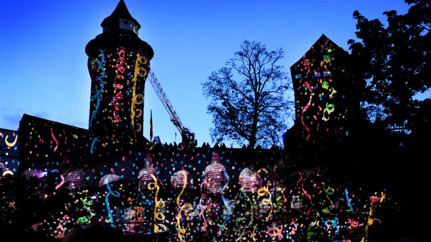 Die Projektion auf der Kaiserburg gehörte stets zu den spektakulären Höhepunkten bei der Blauen Nacht. Unsere Aufnahme stammt aus dem Jahr 2019. 