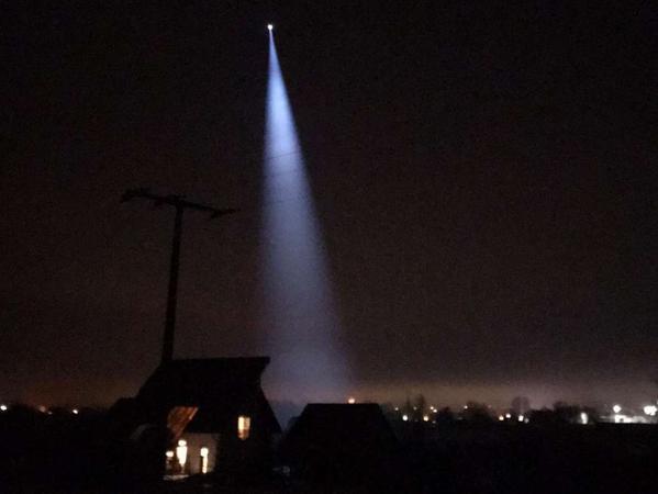 Nach Einbruch der Dunkelheit wurde auch ein Polizeihubschrauber mit Wärmebildkamera und Scheinwerfern eingesetzt. Nach Einbruch der Dunkelheit wurde auch ein Polizeihubschrauber mit Wärmebildkamera und Scheinwerfern eingesetzt.