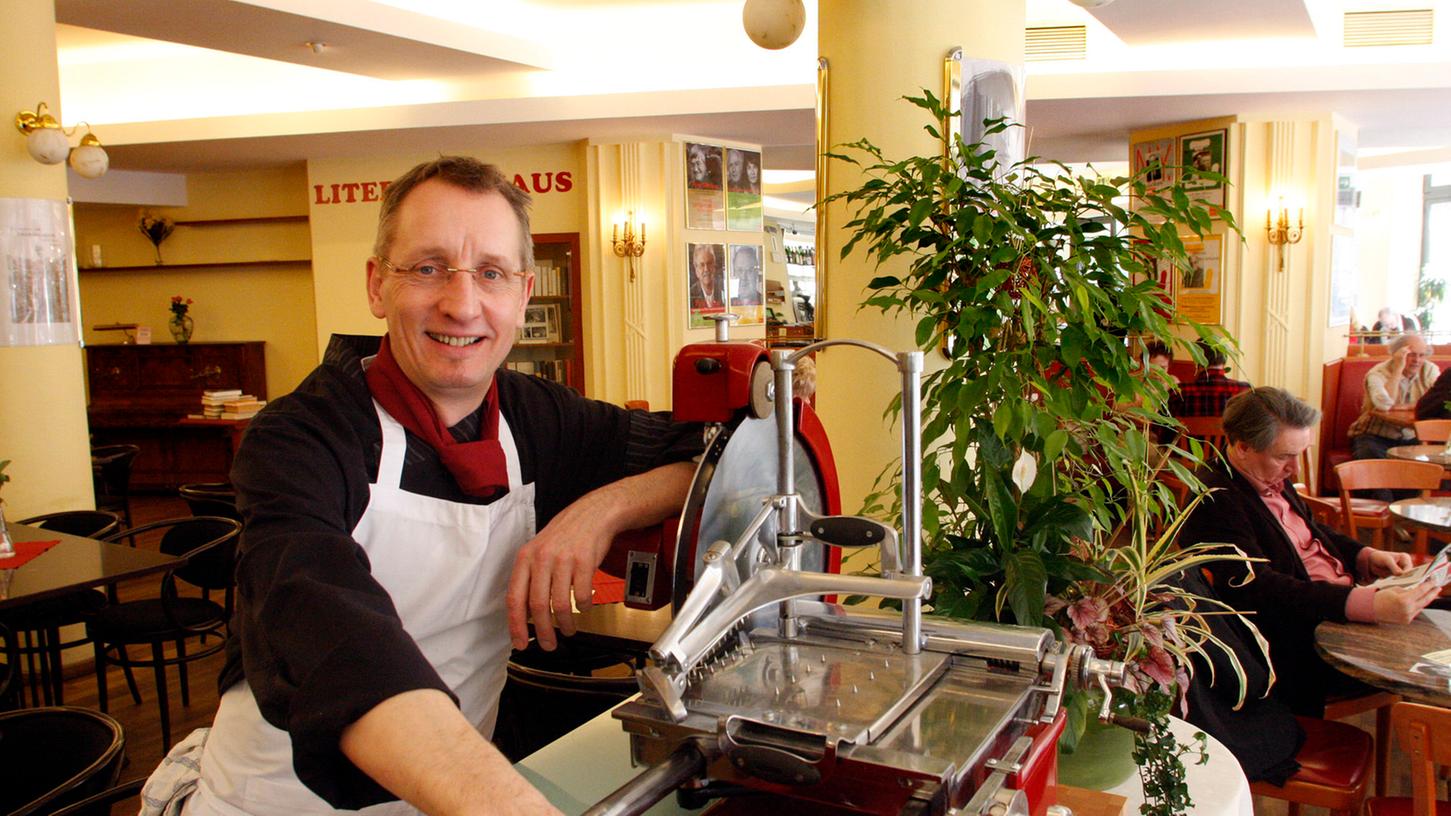 Küchenchef und Pächter Bernhard Rings hat im vergangenen Herbst die Gastronomie des Literaturhauses übernommen. Küchenchef und Pächter Bernhard Rings hat im vergangenen Herbst die Gastronomie des Literaturhauses übernommen.