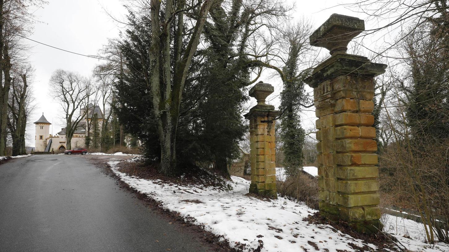 Graf plant Begräbnisstätte im Wald von Schloss Greifenstein