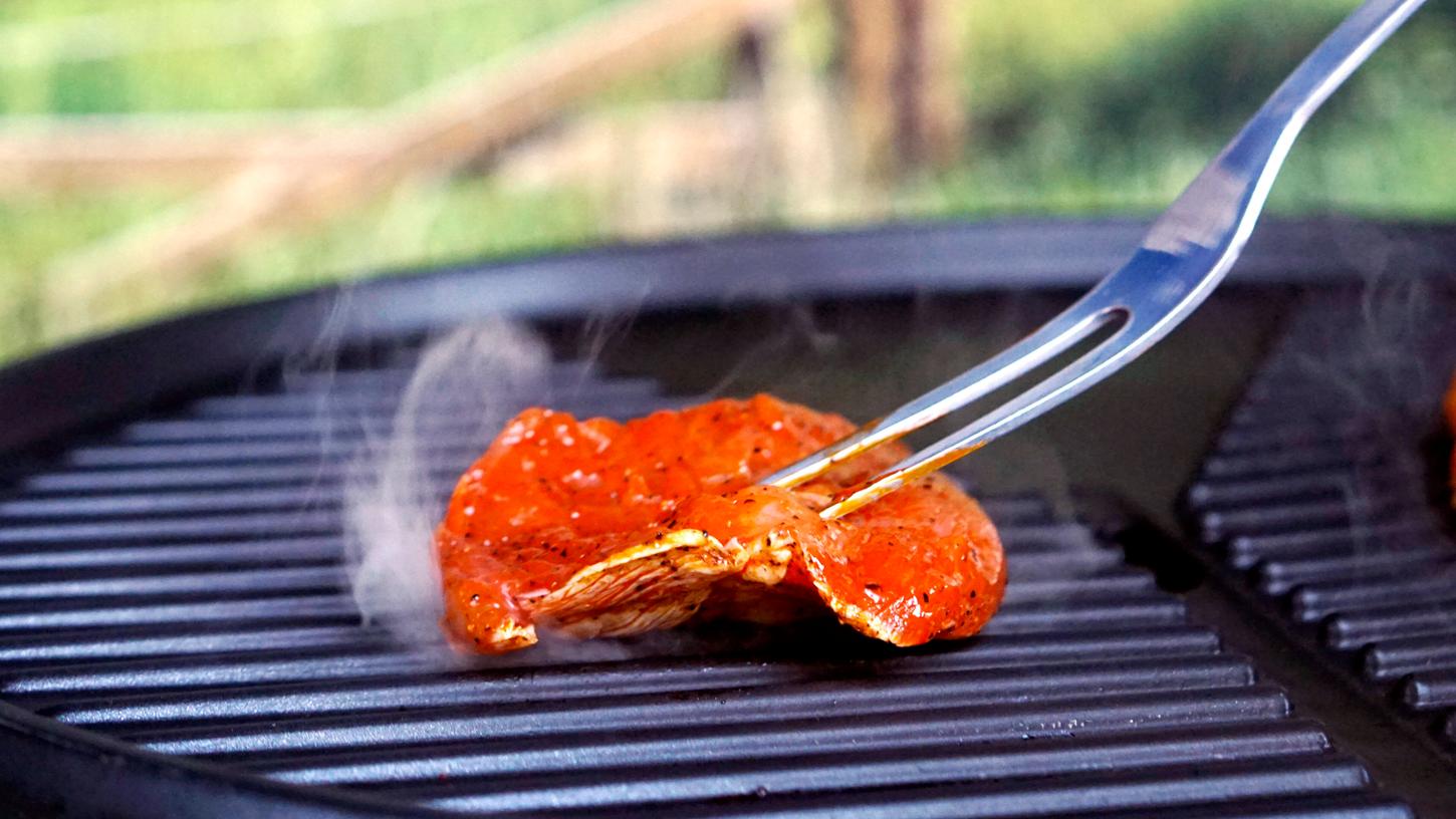 Sobald die Temperaturen steigen, freuen sich viele Grill-Fans auf das Spektakel im Freien.