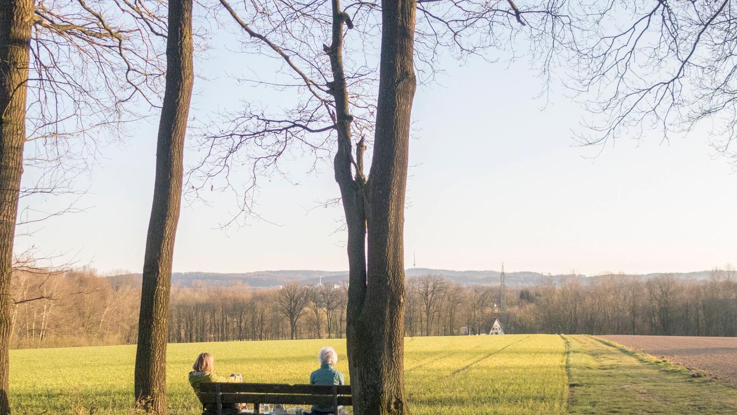 Erneut Bank bei Mittelehrenbach mit Vorschlaghammer zerstört Erneut Bank bei Mittelehrenbach mit Vorschlaghammer zerstört