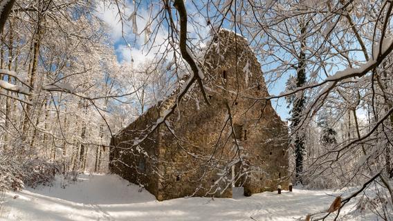 Gar nicht so gruselig: Die Uhlberg-Kapelle im Winterkleid