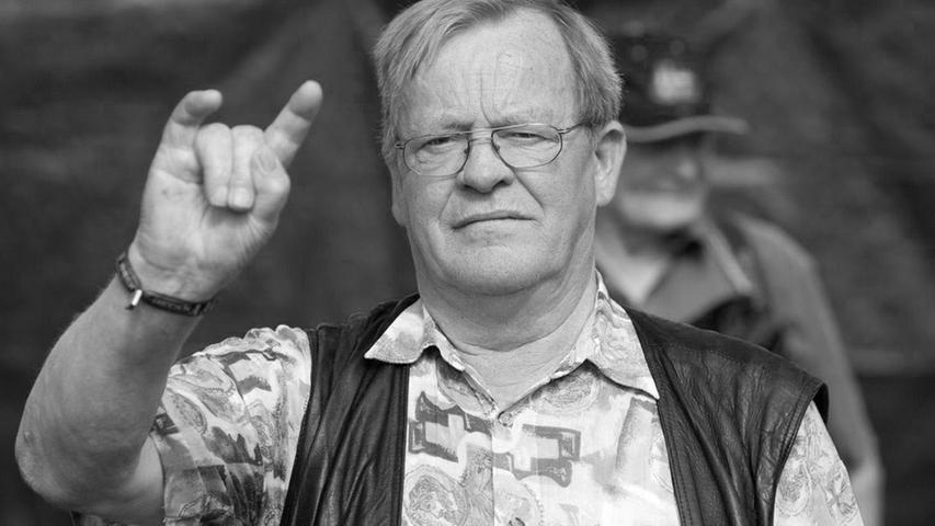 Der Bauer Uwe Trede vermietete 1990 seinen Acker im schleswig-holsteinischen Dorf Wacken an die Festivalgründer. Der Rest ist Geschichte. Zum heimlichen Star des Festivals wurde er 2006 durch den Dokumentarfilm "Full Metal Village". Nun ist er gestorben. Der Bauer Uwe Trede vermietete 1990 seinen Acker im schleswig-holsteinischen Dorf Wacken an die Festivalgründer. Der Rest ist Geschichte. Zum heimlichen Star des Festivals wurde er 2006 durch den Dokumentarfilm "Full Metal Village". Nun ist er gestorben.