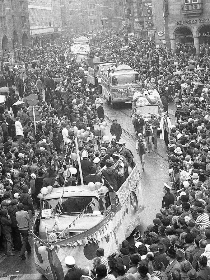 22. Februar 1971: Gaudiwurm sehr bunt – aber zahm