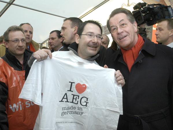 Blick zurück: 2006 bekundete der damalige Bundesarbeitsminister Franz Müntefering (SPD) den streikenden AEG-Beschäftigten in Nürnberg seine Solidarität.
