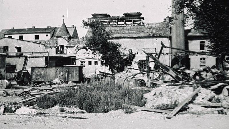 Das schwer getroffene Areal der Treuchtlinger Stadtwerke nach den Bombenangriffen vom 23. Februar und 11. April 1945.