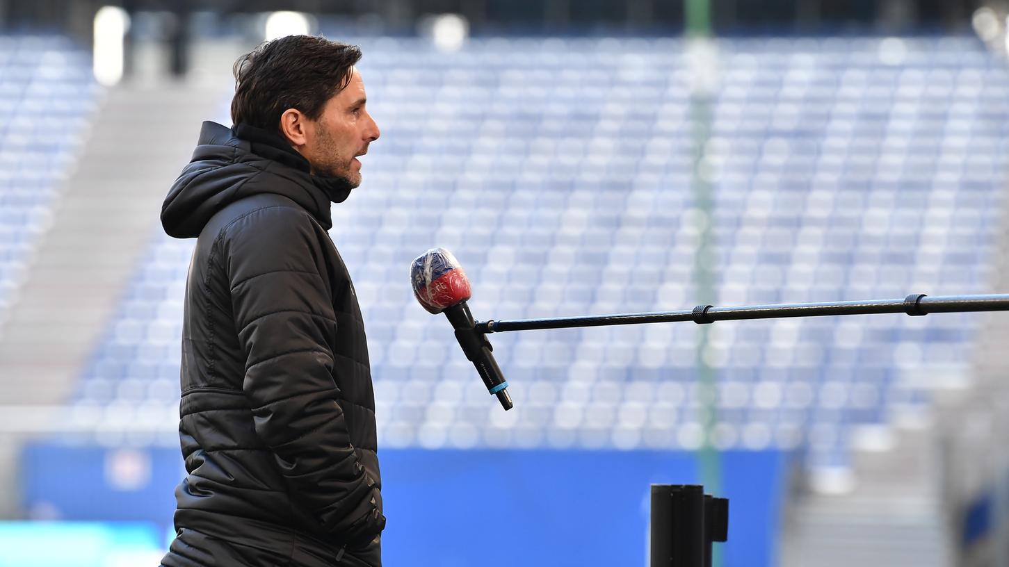 In Plauderlaune: Fürths Coach Stefan Leitl gerät im Vorfeld des Topspiels gegen Kiel ins Schwärmen.