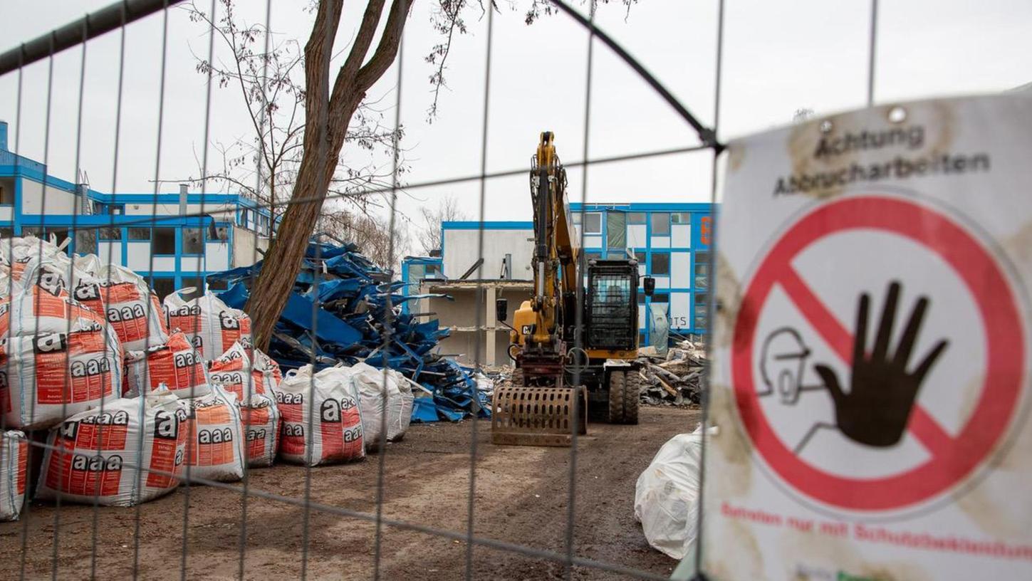 Asbest in Ex-Wohnheim: Anwohner fürchten giftigen Müll