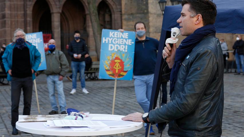 Schweigemarsch und AfD-Protest: Demos gegen Corona-Maßnahmen in Nürnberg