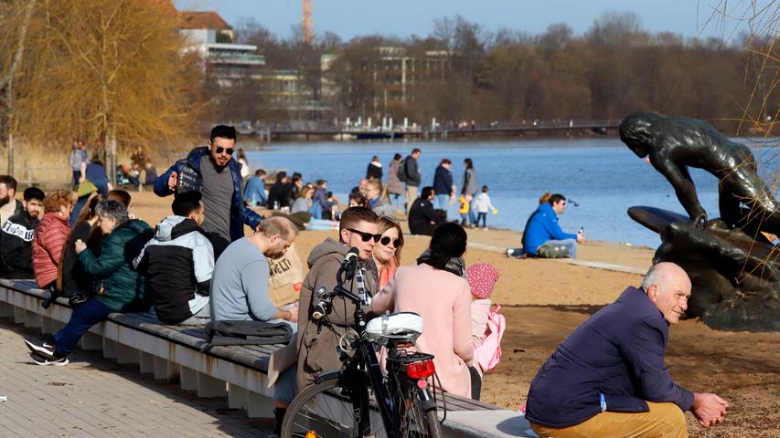 Frühlingswetter in der Innenstadt: Nürnberger genießen die Sonne