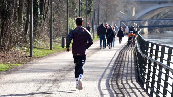 Auf der Uferpromenade waren einige sportlich unterwegs.
