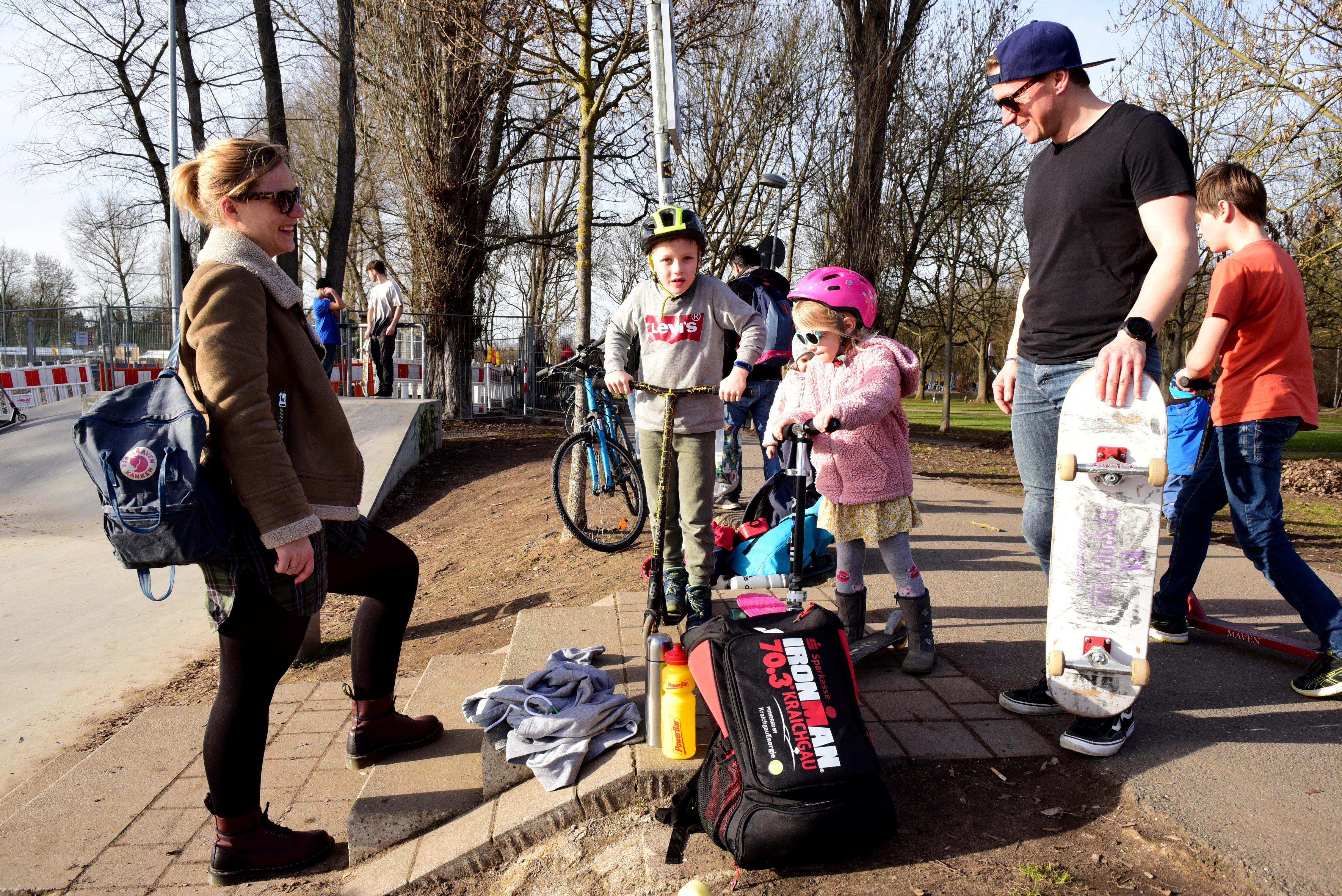 Die Lust an Tricks und Stunts wird hier gleich an die nächste Generation weitergegeben.