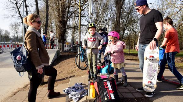 Die Lust an Tricks und Stunts wird hier gleich an die nächste Generation weitergegeben.