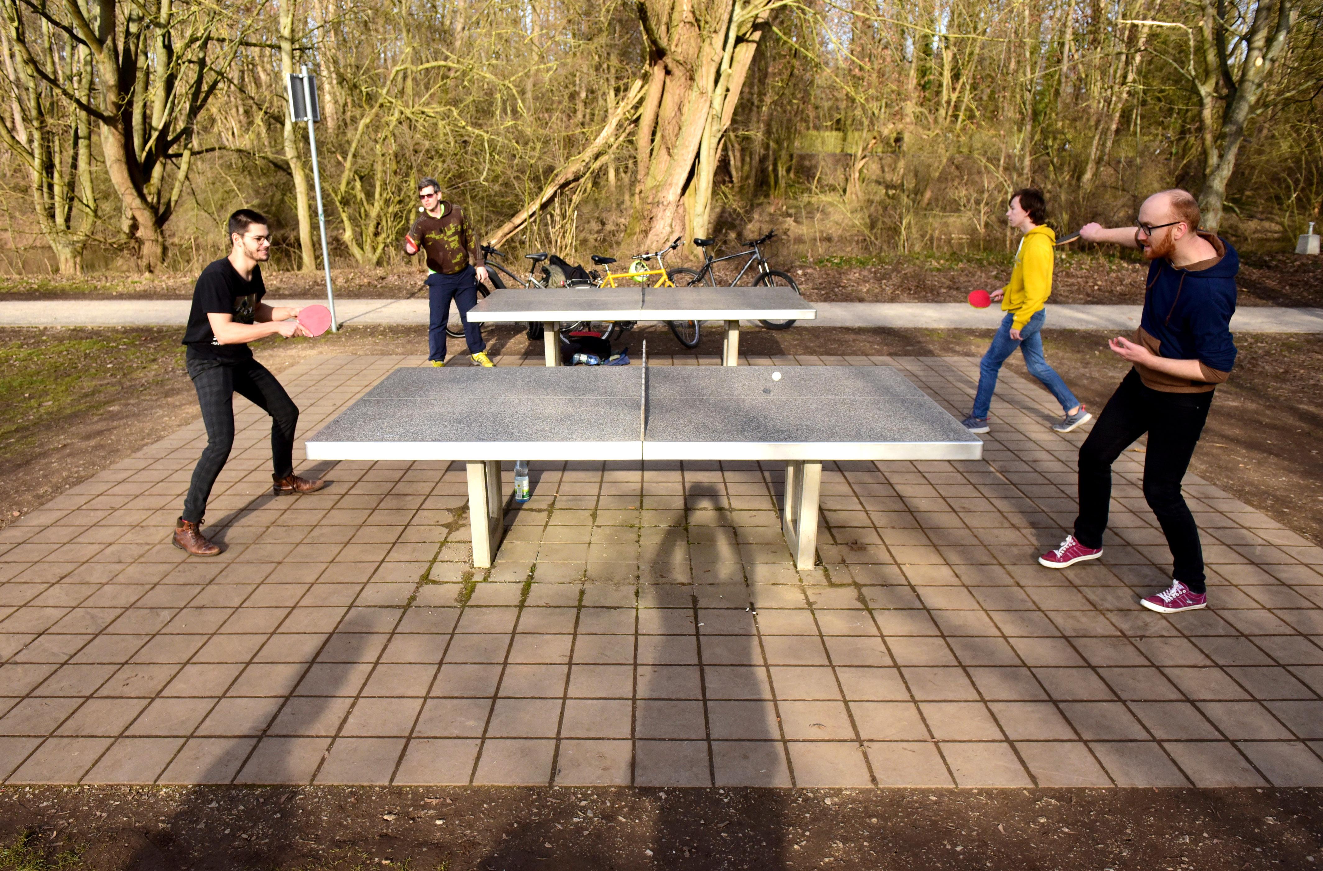 Freie Tischtennisplatten waren nur schwer zu ergattern.
