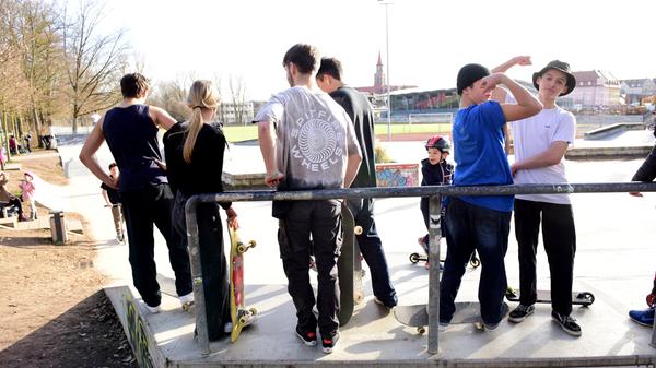 Sehen und gesehen werden heißt es auf dem Skatepark.