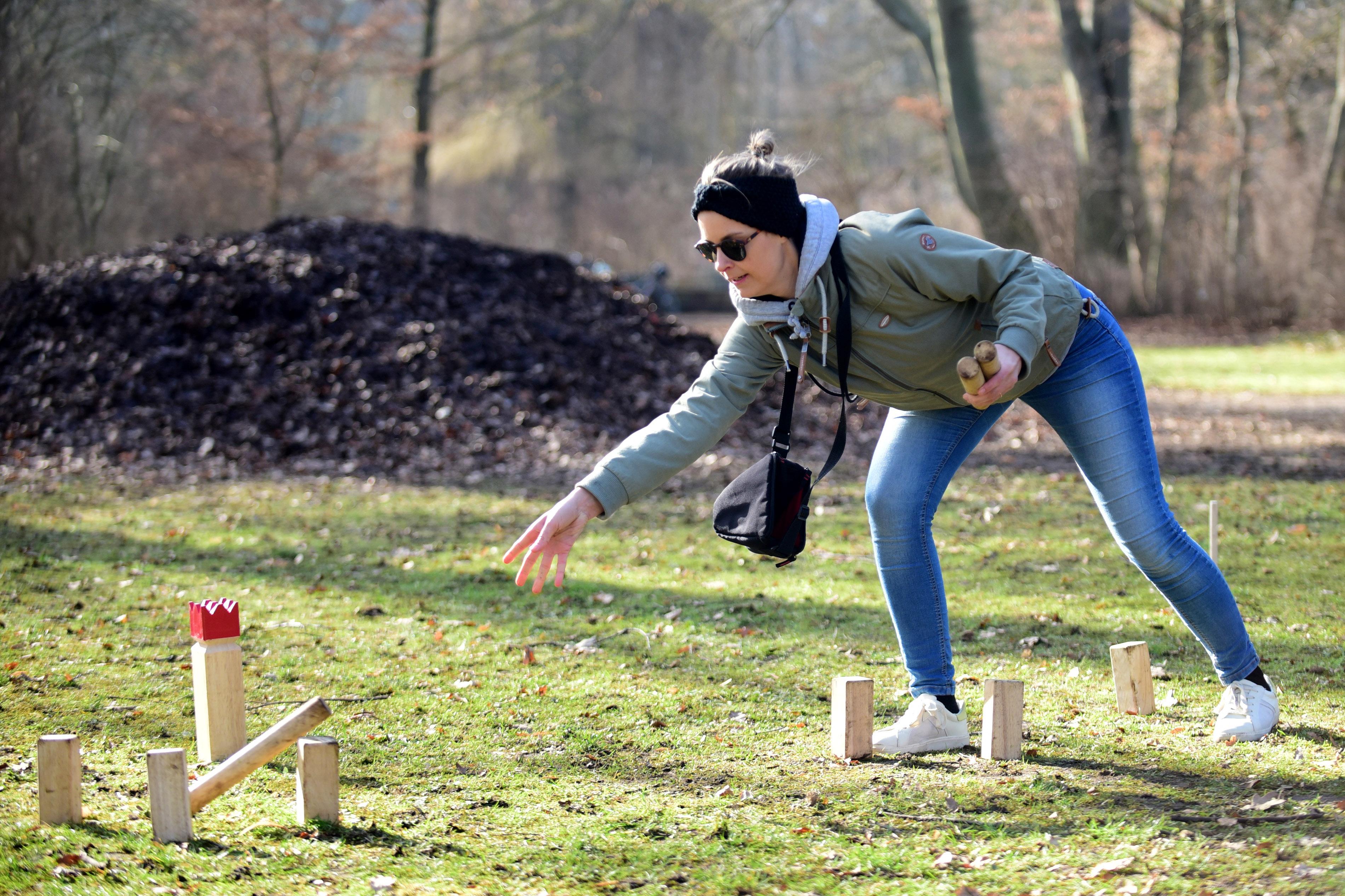 Anne-Marie Hirchert feierte mit ihrer Familie den 30. Geburtstag bei einer Partie Wikingerschach...