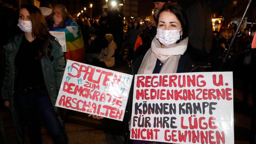 Querdenker-Demo in Nürnberg: 850 Menschen protestieren auf dem Kornmarkt