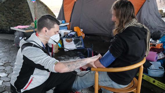 Dieser Krankenpfleger hilft Obdachlosen in Nürnberg