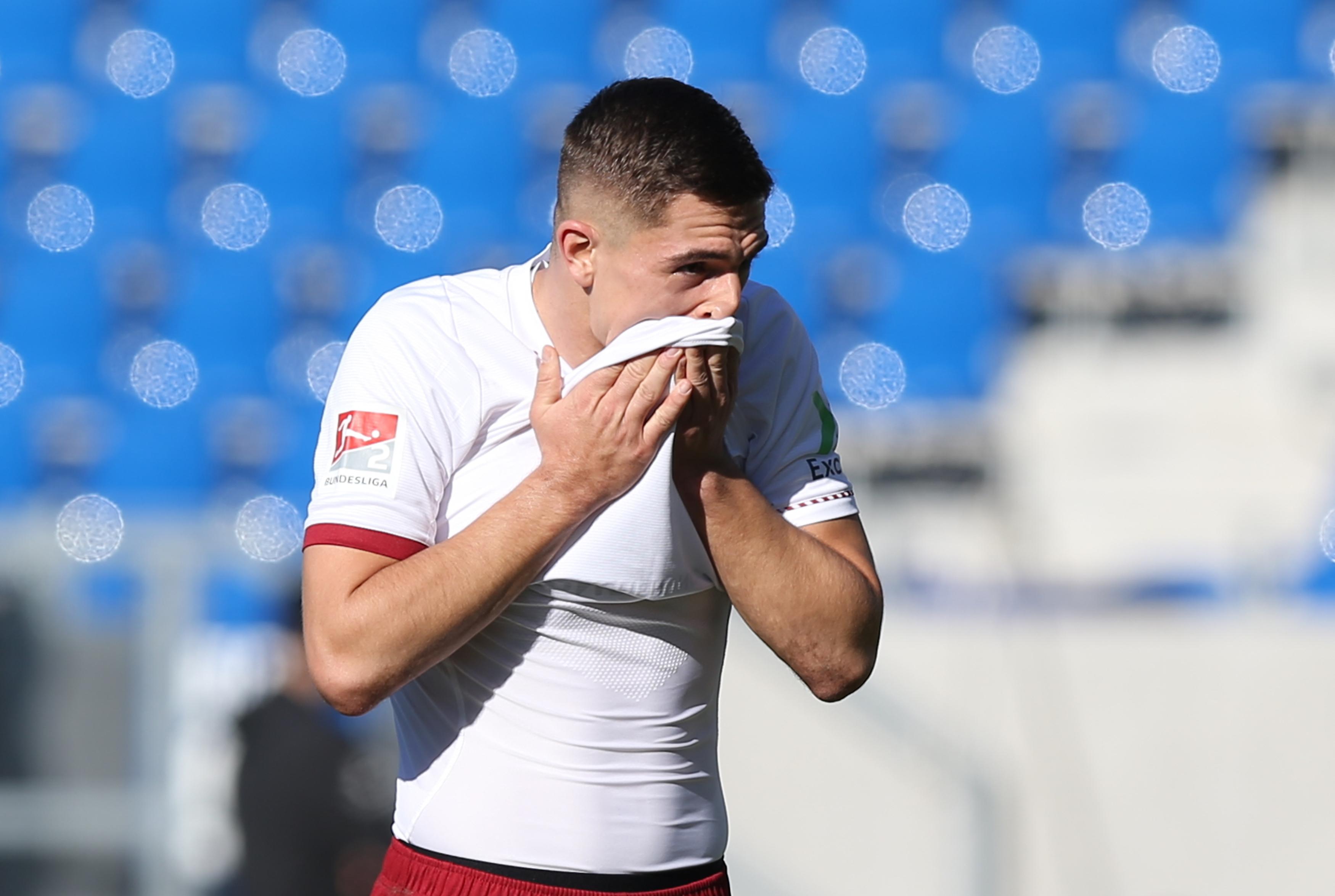 In den letzten Minuten verlegen sich die Karlsruher aber wieder aufs Kontern und überlassen dem Club die Kugel. Der drängt nun wieder etwas nach vorne, kriegt die meiste Zeit aber nur Flanken zustande, die niemanden erreichen. Schließlich sorgt Dovedan nochmal für Unruhe im gegnerischen Sechszehner, lässt zwei Gegenspieler stehen und schließt ab. Seinen Schuss kann Bormuth aber noch blocken.