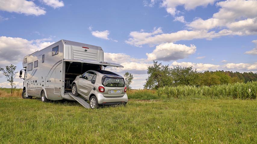 Kleines Auto für Städtetouren im großen Wohnmobil - ein Lifestyle, der in USA schon seit Jahrzehnten gelebt wird.   