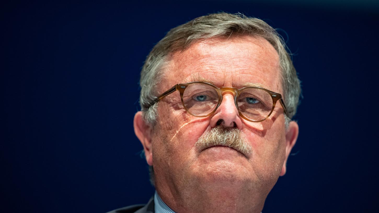 Frank Ulrich Montgomery fürchtet, dass Herdenimmunität kurzfristig nicht zu erreichen ist. Frank Ulrich Montgomery fürchtet, dass Herdenimmunität kurzfristig nicht zu erreichen ist.