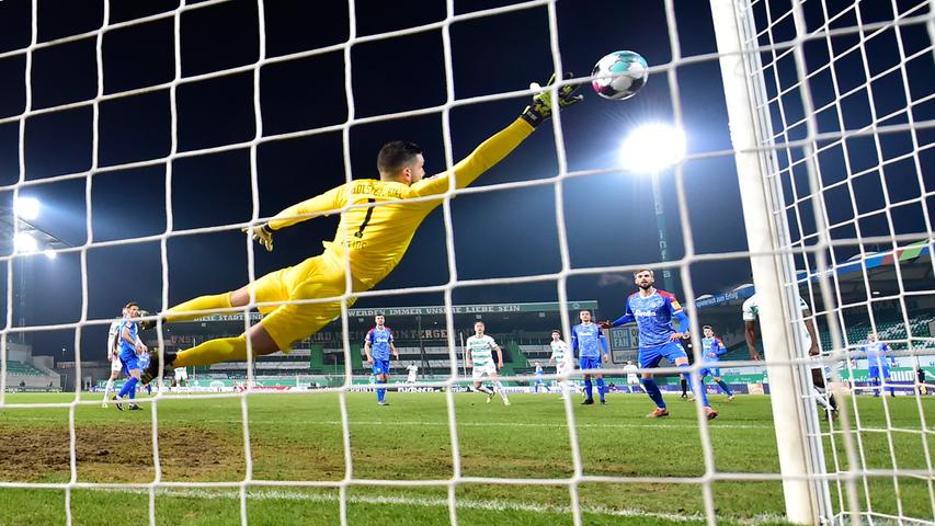 Früher Gegentreffer, Traumkopfball und Eigentor: Fürth gewinnt Topspiel gegen Kiel