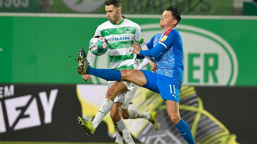 Früher Gegentreffer, Traumkopfball und Eigentor: Fürth gewinnt Topspiel gegen Kiel