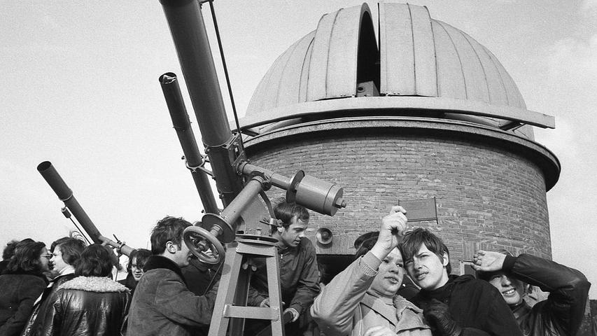 Mehr Nürnberger als sonst richteten gestern im Laufe des Vormittags ihre Blicke gen Himmel. Hier geht es zum Kalenderblatt vom 26. Februar 1971: Ein faszinierendes Spektakel.

