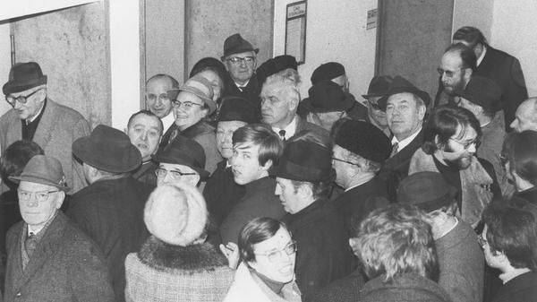 Der mit Spannung erwartete Prozeß gegen den 46 Jahre alten Schriftsteller Dr. Karl-Heinz Deschner aus Haßfurt wegen Religionsbeschimpfung endete gestern vor dem Amtsgericht. Hier geht es zum Kalenderblatt vom 28. Februar 1971: Beleidigung keine Absicht.