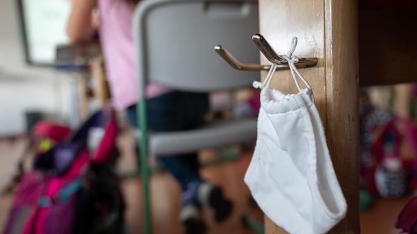 Die Stadt Nürnberg hat am Donnerstag beschlossen, dass trotz des immer noch hohen Inzidenzwertes von knapp 100 die Grund- und Förderschulen ab Montag, 1. März, den Betrieb wieder aufnehmen.