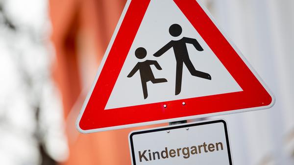 Auch die Kitas in Nürnberg wechseln ab Montag vom Notbetrieb zurück in den eingeschränkten Regelbetrieb.