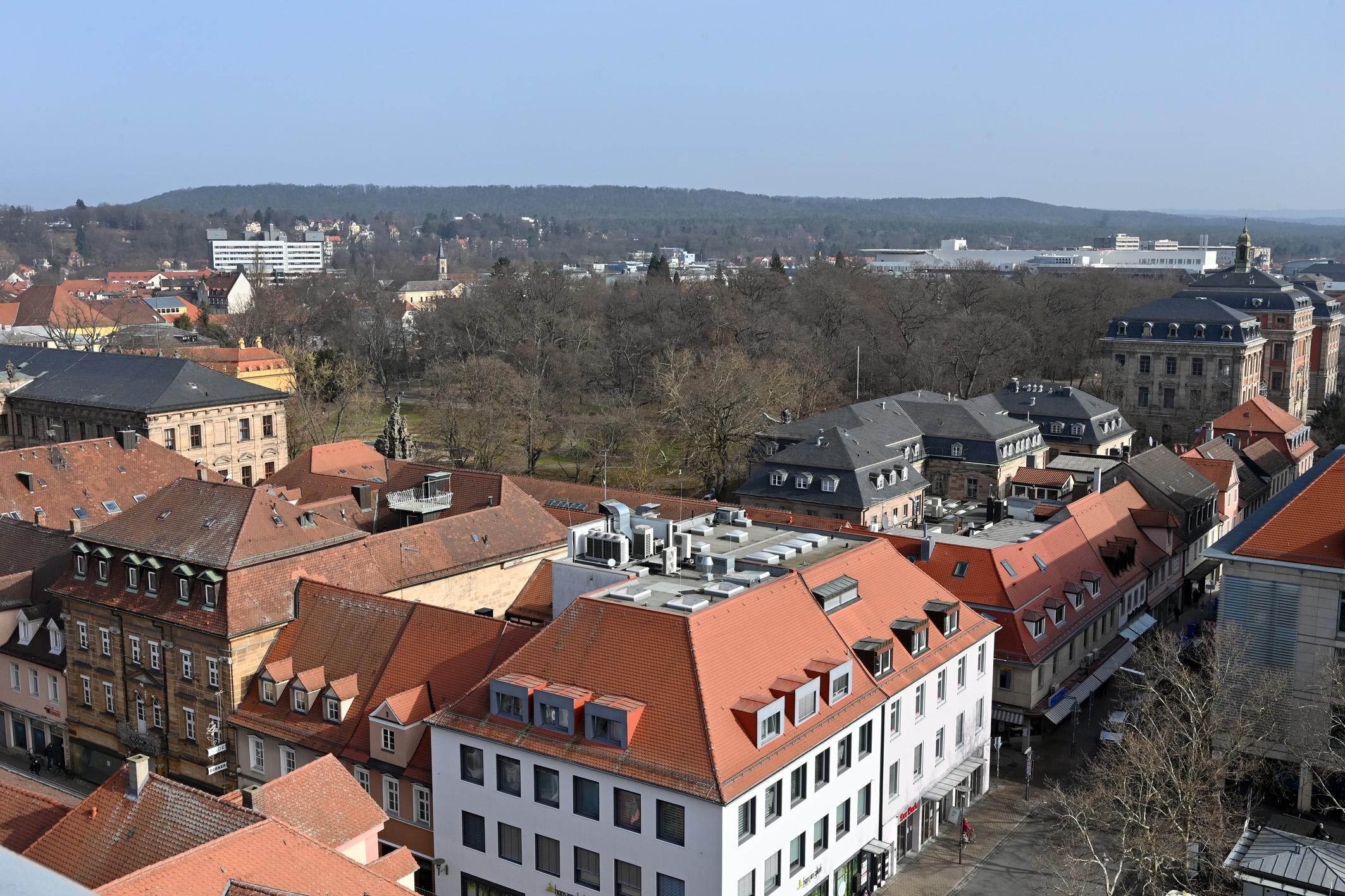 Der Schlossgarten - rechts am Rand: Das Kollegienhaus.