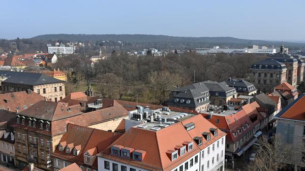 Der Schlossgarten - rechts am Rand: Das Kollegienhaus.