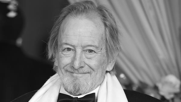 Der britische Schauspieler Ronald Pickup, unter anderem bekannt als Erzbischof von Canterbury in der Netflix-Serie "The Crown", ist im Alter von 80 Jahren gestorben. Pickup sei am 24. Februar nach langer Krankheit im Kreise seiner Familie "friedlich entschlafen", hieß es demnach in einer Mitteilung. Sein Durchbruch gelang ihm 1964 mit einer Nebenrolle in der britischen Kultserie "Doctor Who".