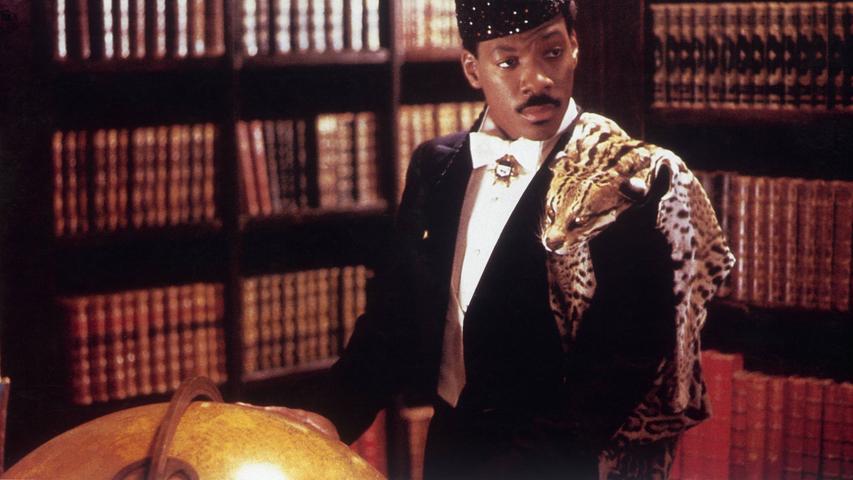 Prinz Akeem alias Eddie Murphy ist zurück. Über 30 Jahre nach dem Kinostart von Der Prinz aus Zamunda serviert Prime Video am 5. März den zweiten Teil der Geschichte. Aus dem Prinz, den abermals Eddie Murphy verkörpert, ist inzwischen ein König geworden. 