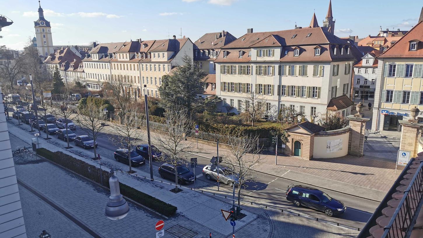 Teilweise laut hupend fuhren die Teilnehmer durch Ansbach. Teilweise laut hupend fuhren die Teilnehmer durch Ansbach.