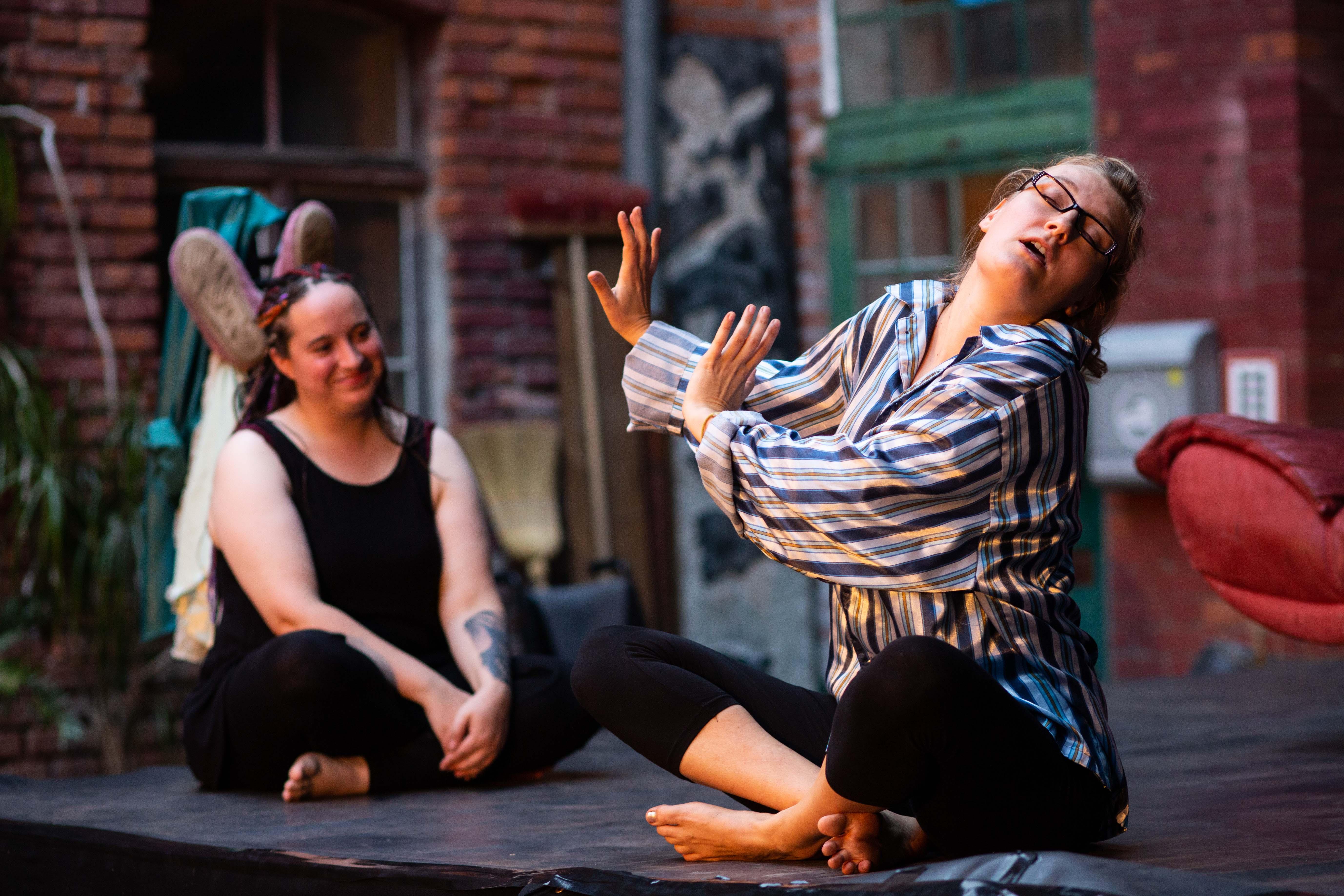 ...und hier mit der Produktion "Kinder, Küche, Kirche" des Schauspiel-Kollektivs der Döring'schen Theaterwerkstatt ein Jahr zuvor.