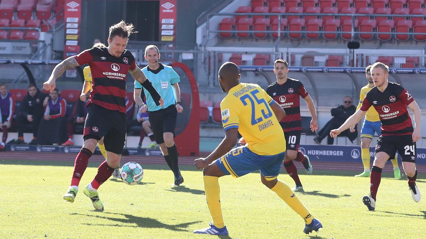 In der Vorwärtsbewegung ist der Club gegen Braunschweig zu ideenlos. In der Vorwärtsbewegung ist der Club gegen Braunschweig zu ideenlos.