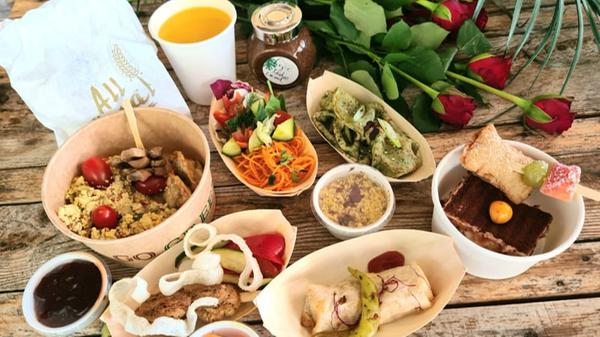 Vegane Brunch-Boxen (wie hier im Bild), Bowls oder Pizzen mit Kokos-Mozzarella: Das und viele andere vegane Speisen hat die Veggie OASe in Oberasbach zu bieten. Das haben Sie mit einem starken vierten Platz belohnt!