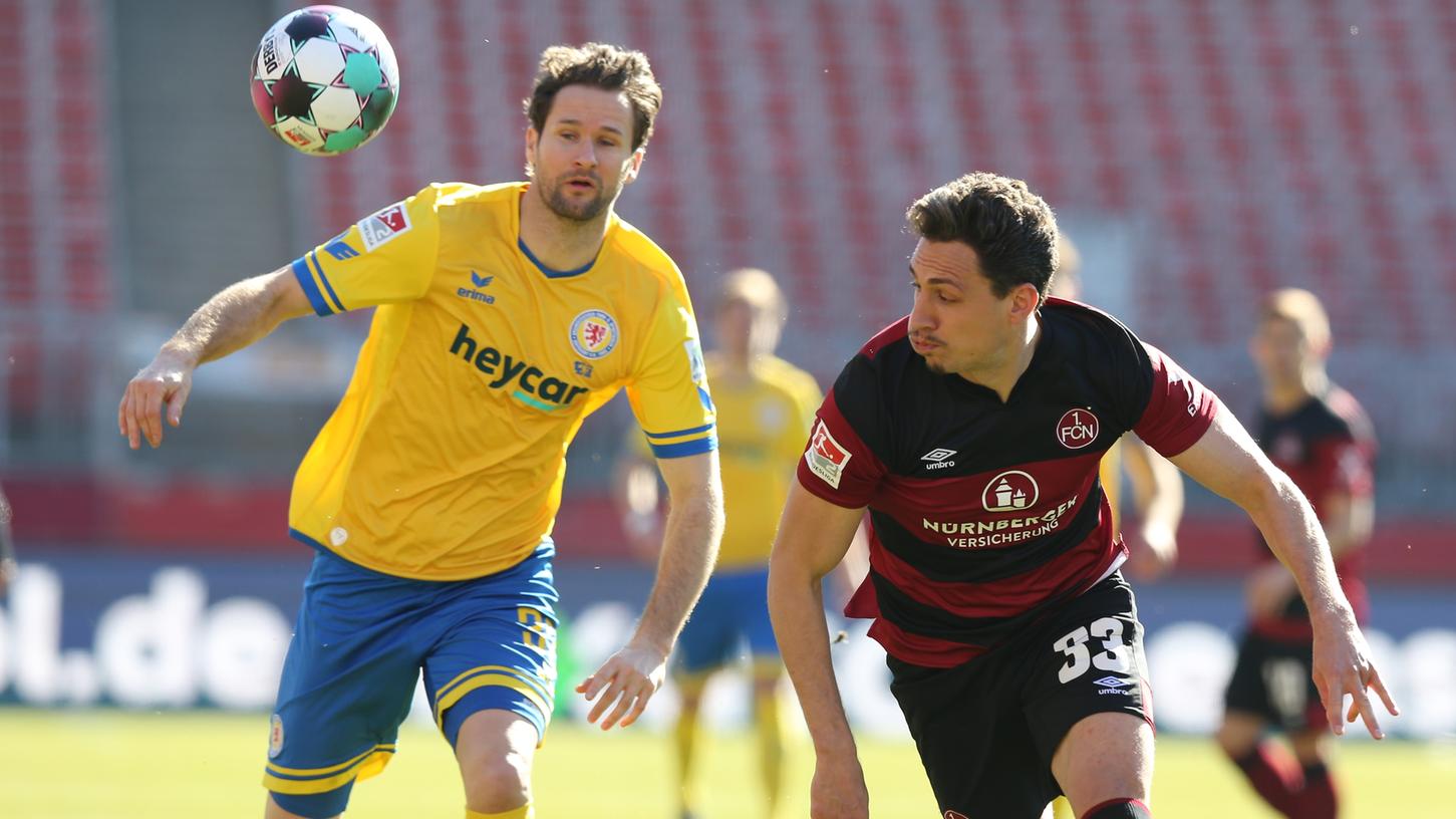 Unnachgiebig im Zweikampf: Georg Margreitter war nicht nur in dieser Szene vor dem Braunschweiger Nick Proschwitz am Ball. Unnachgiebig im Zweikampf: Georg Margreitter war nicht nur in dieser Szene vor dem Braunschweiger Nick Proschwitz am Ball.